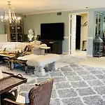 Women Only Oasis In City Center Private Bedroom Large Estate View Pool Encino Hills Sherman Oaks 405-101 Xsepulveda