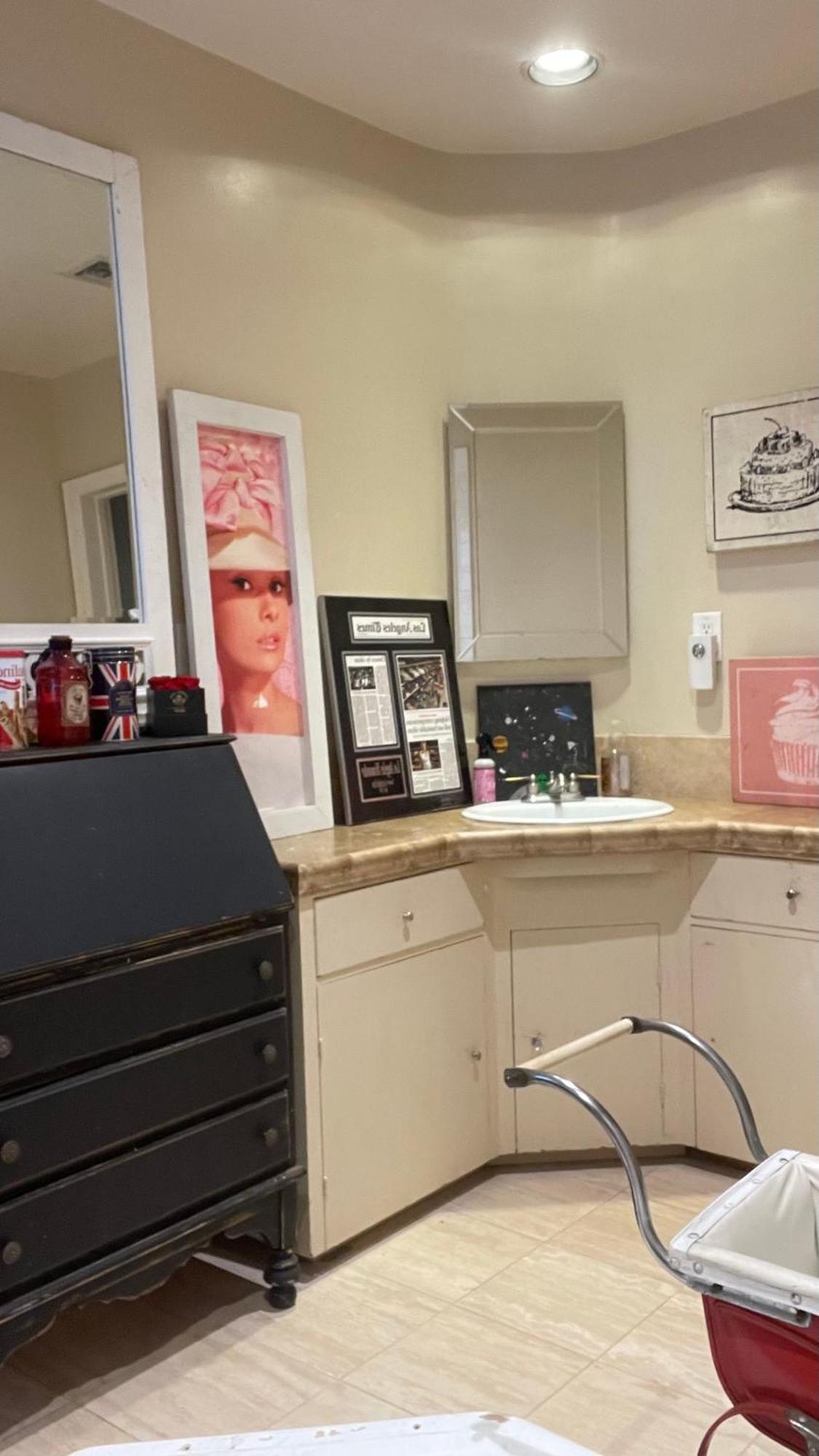 Affittacamere Women Only Oasis In Center Private Bedroom Large Estate View Pool Encino Hills Sherman Oaks 405-101 Xsepulveda